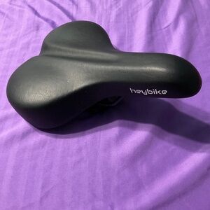 Hey Ike bike seat vinyl padded.   H167